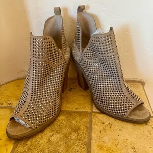Vince Camuto Kiminni Sahara Dune True Suede Booties